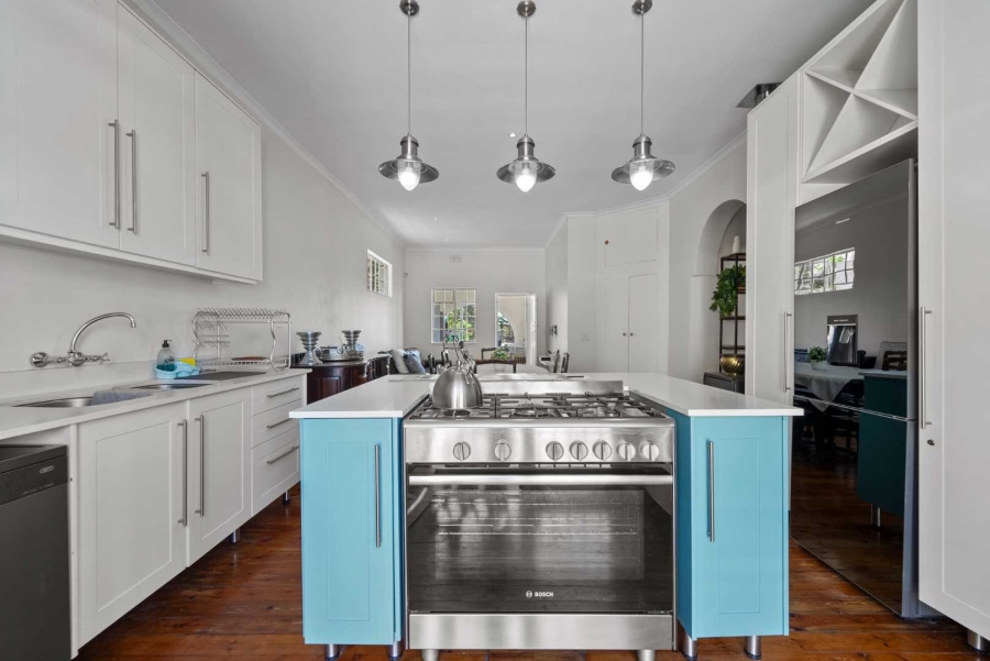 5 Bedroom Property for Sale in Green Point Western Cape